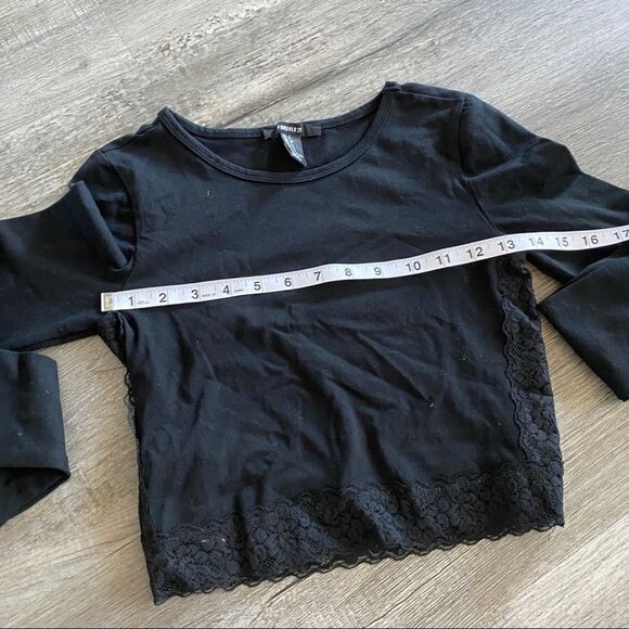 Nwot Lace accent crop top - Picture 8 of 8